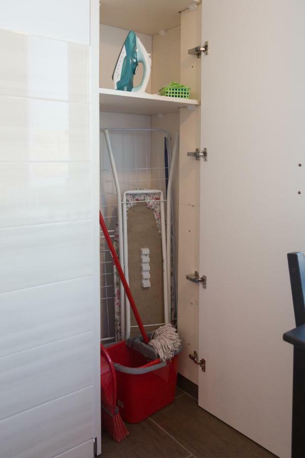 Central Luxury Flat With Terrace - Adela Accommodation - Ideal For Long Stays Bukarest Eksteriør billede