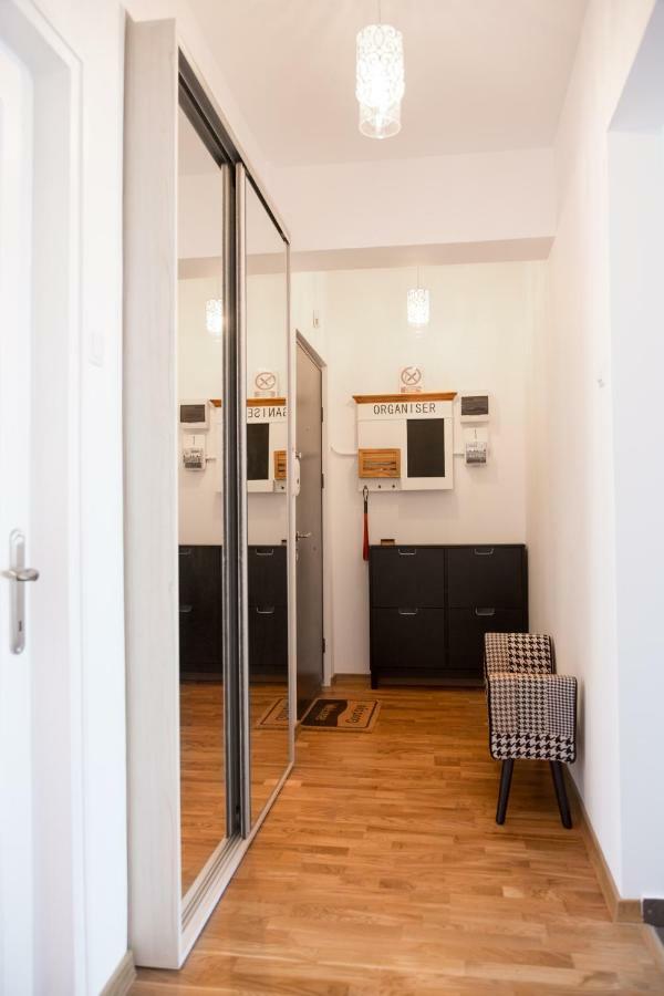 Central Luxury Flat With Terrace - Adela Accommodation - Ideal For Long Stays Bukarest Eksteriør billede