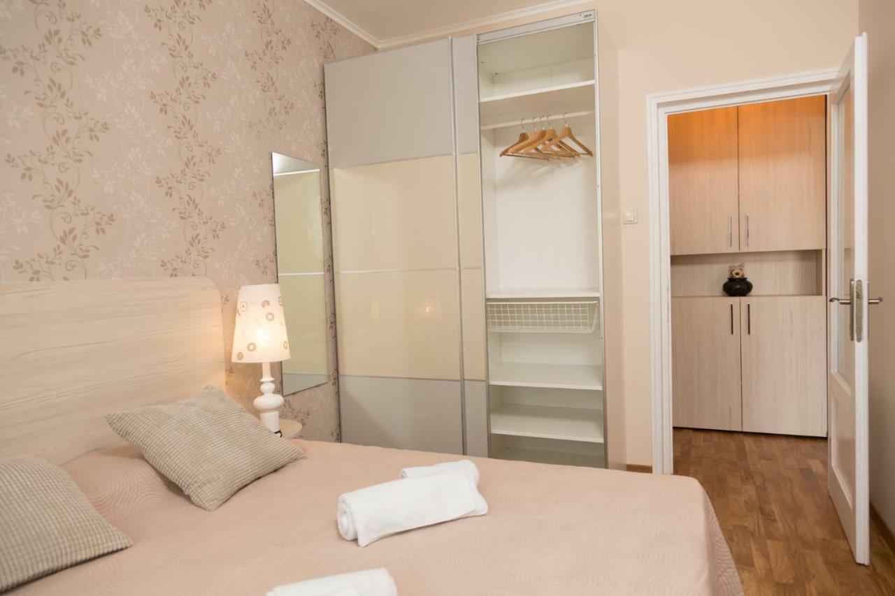 Central Luxury Flat With Terrace - Adela Accommodation - Ideal For Long Stays Bukarest Eksteriør billede