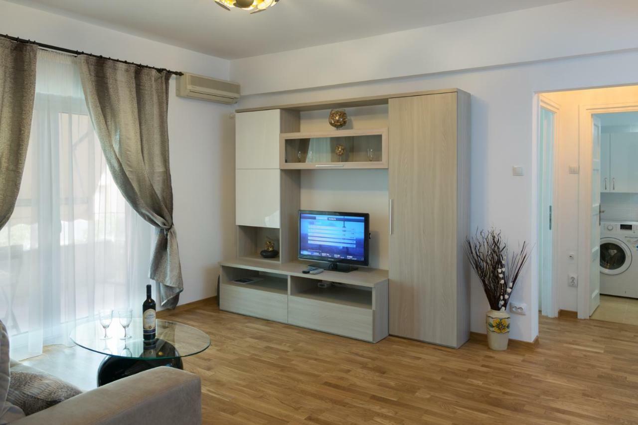 Central Luxury Flat With Terrace - Adela Accommodation - Ideal For Long Stays Bukarest Eksteriør billede